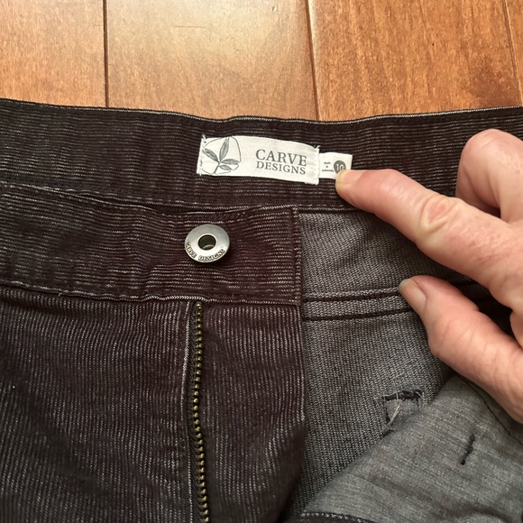 Carve design shorts - Picture 3 of 4